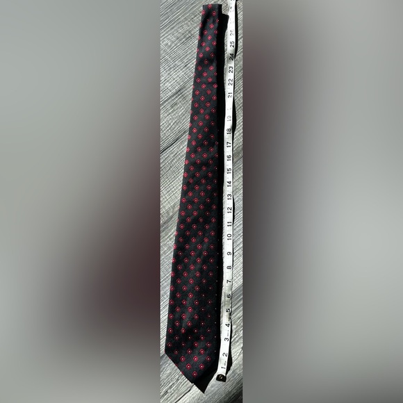 Dior Black and Red Silk Tie with Classic Pattern - Picture 9 of 10